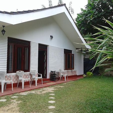 Family Guest House Mirissa Extérieur photo