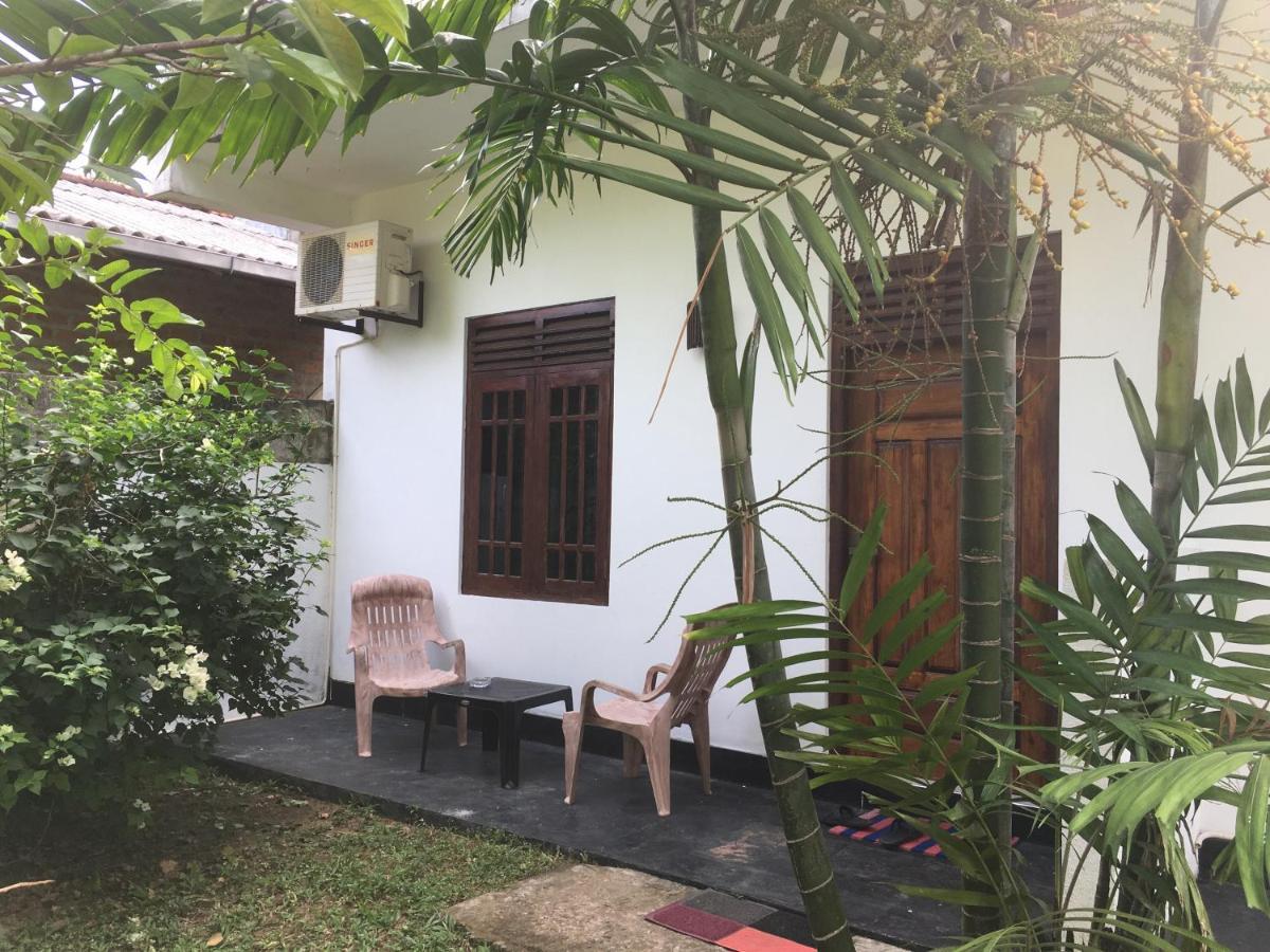 Family Guest House Mirissa Extérieur photo