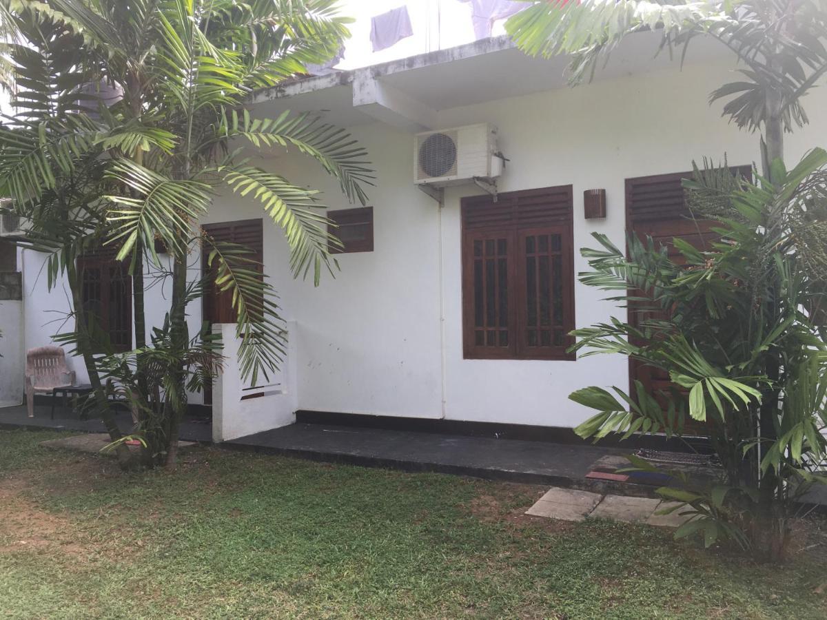 Family Guest House Mirissa Extérieur photo