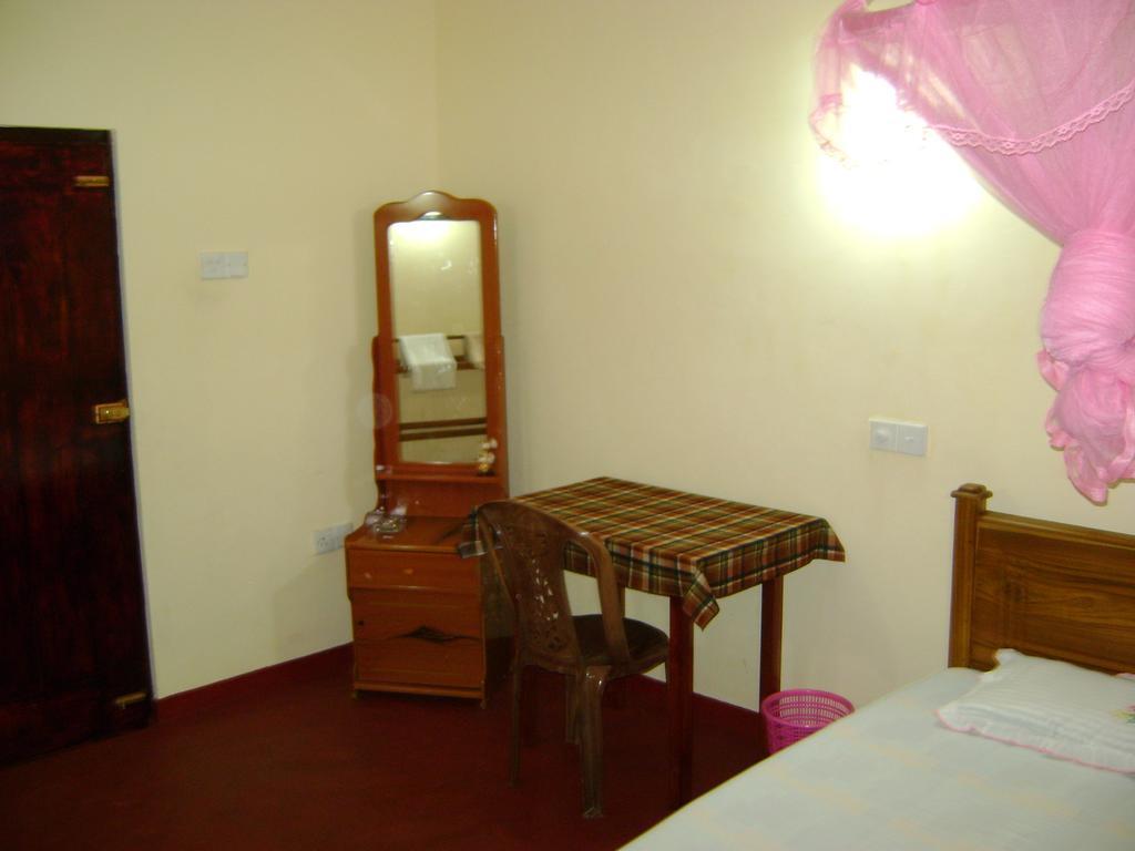 Family Guest House Mirissa Extérieur photo