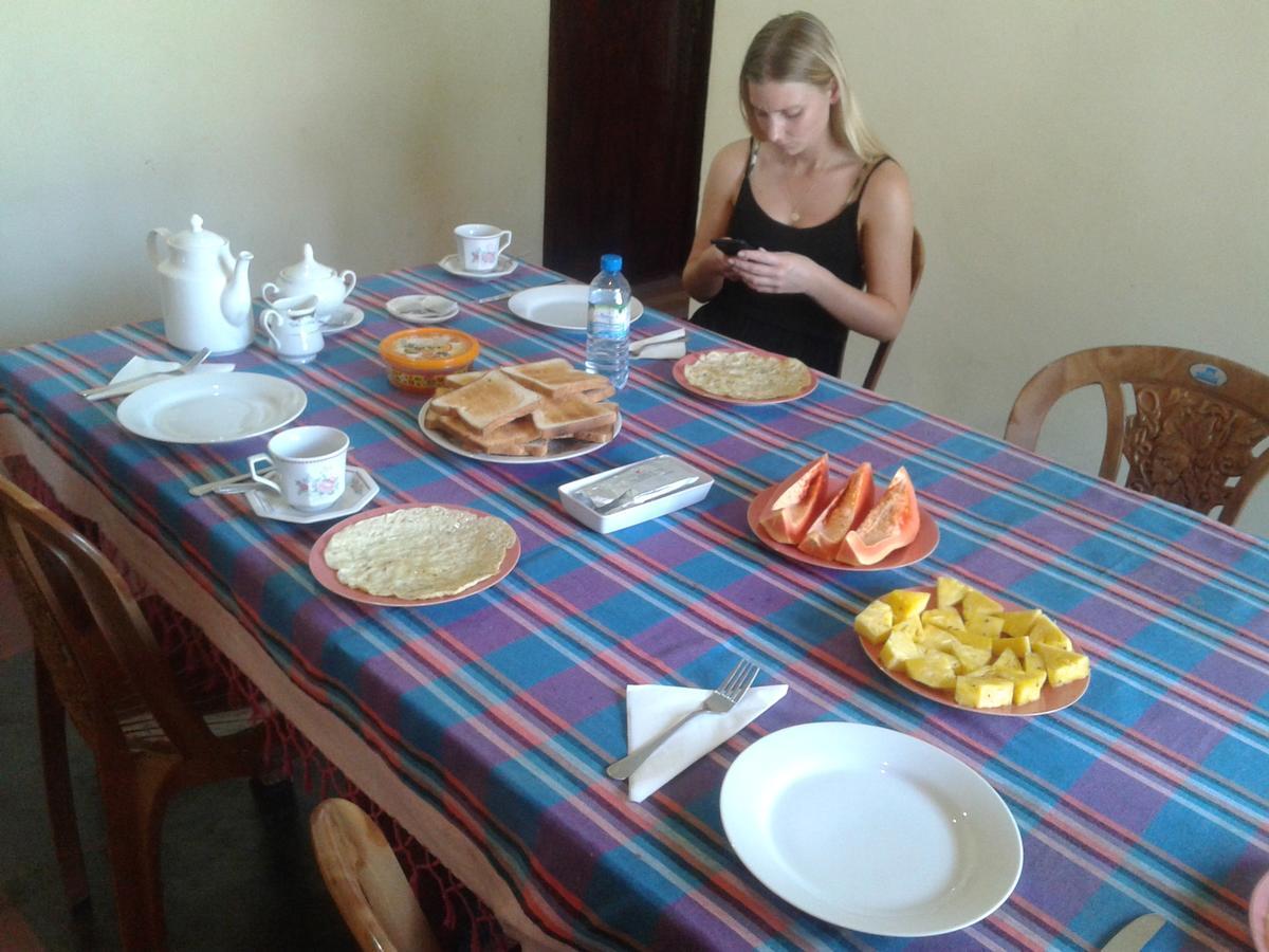 Family Guest House Mirissa Extérieur photo